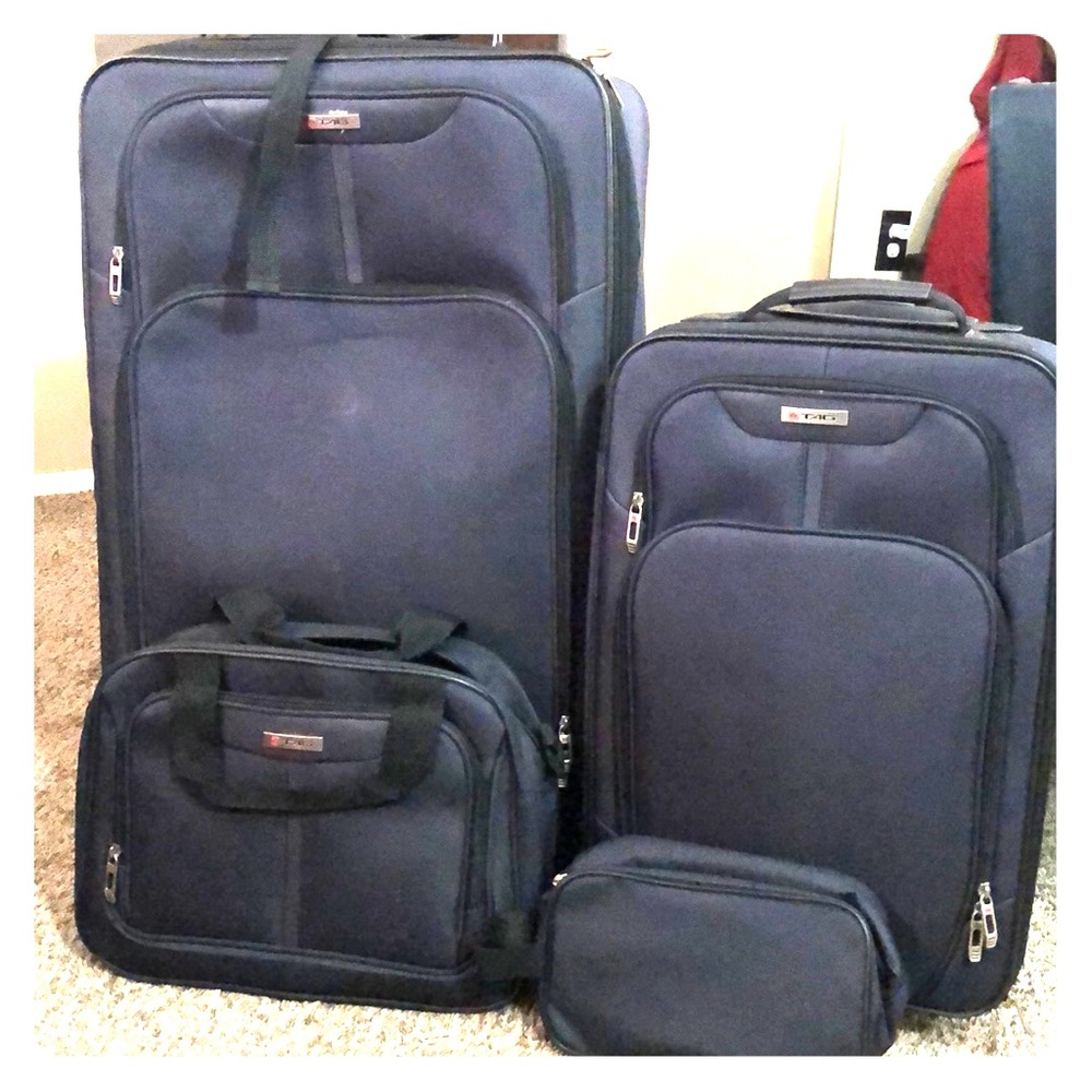 5 piece navy blue luggage set
